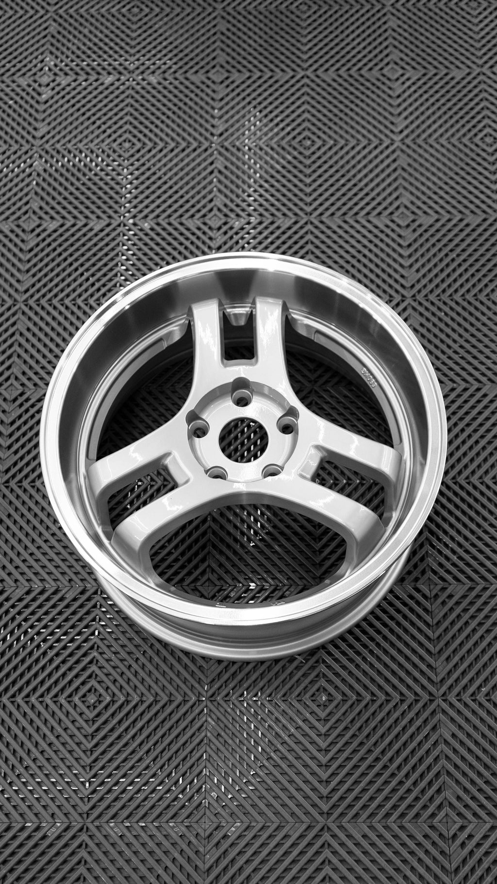 Rota HM3, 18 x 9.5 inch, 5114 PCD, ET35 Silver with Polished Lip