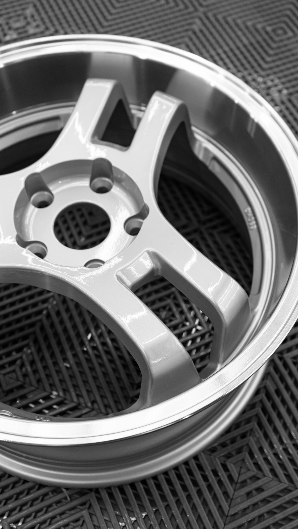 Rota HM3, 18 x 9.5 inch, 5114 PCD, ET35 Silver with Polished Lip