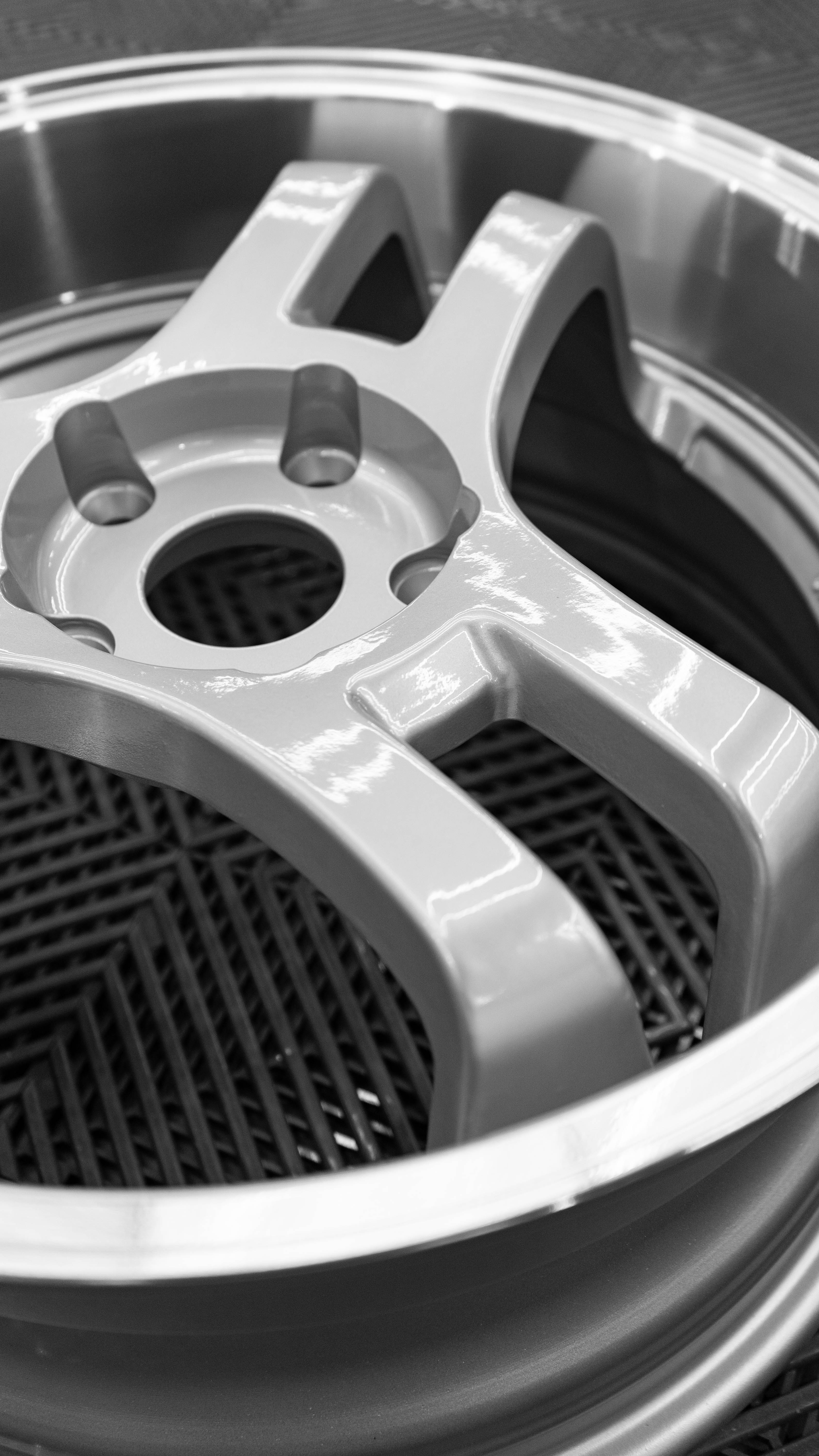 Rota HM3, 18 x 9.5 inch, 5114 PCD, ET35 Silver with Polished Lip