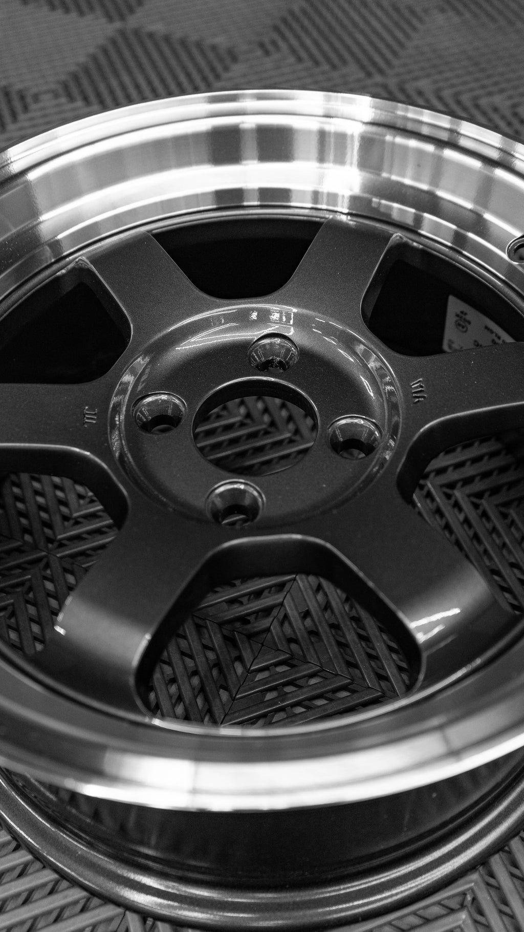 Rota Grid-V, 15 x 9 inch, 4100 PCD, ET0 Gunmetal Polished Lip