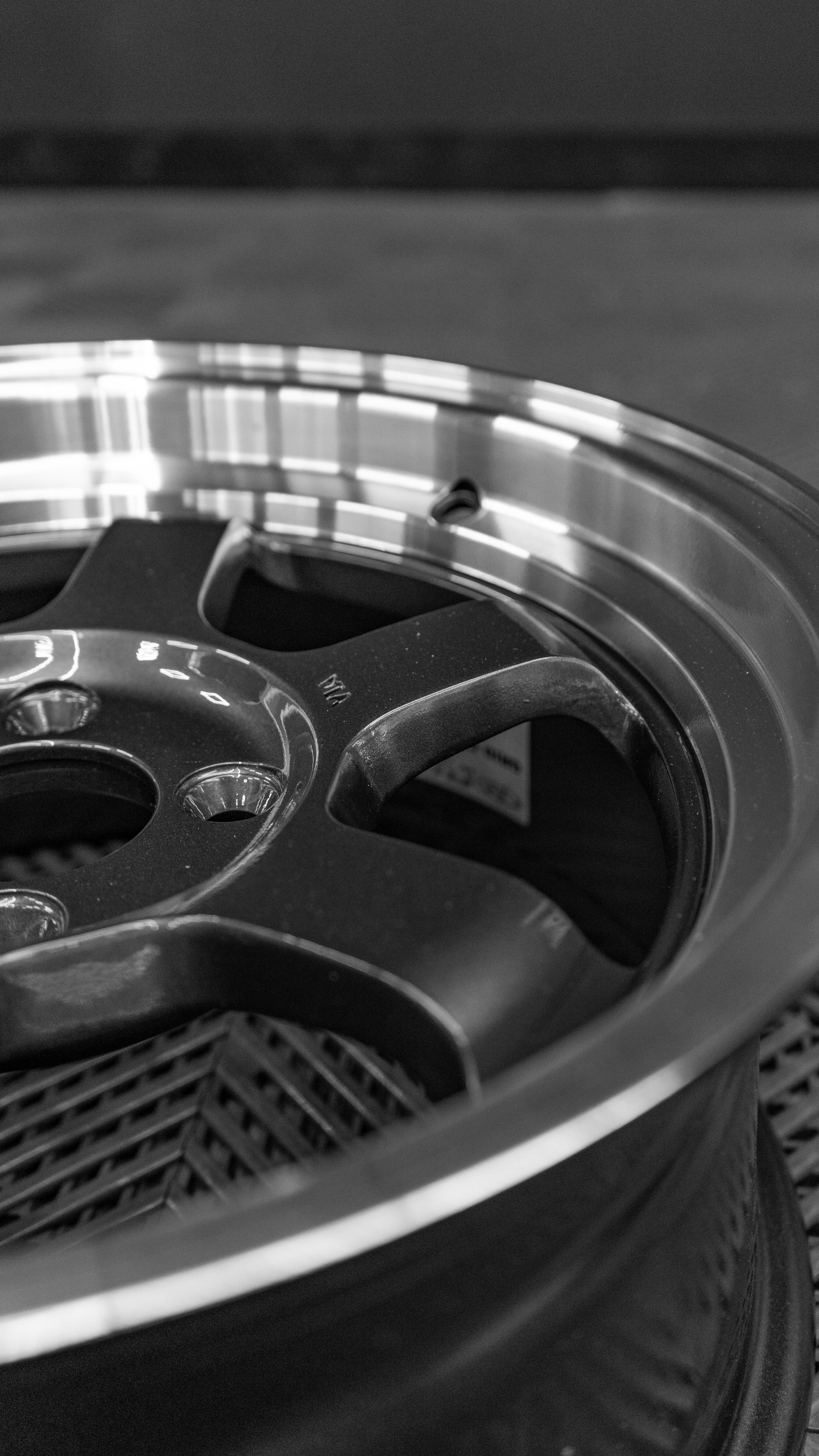 Rota Grid-V, 15 x 7 inch, 4100 PCD, ET20 Gunmetal Polished Lip