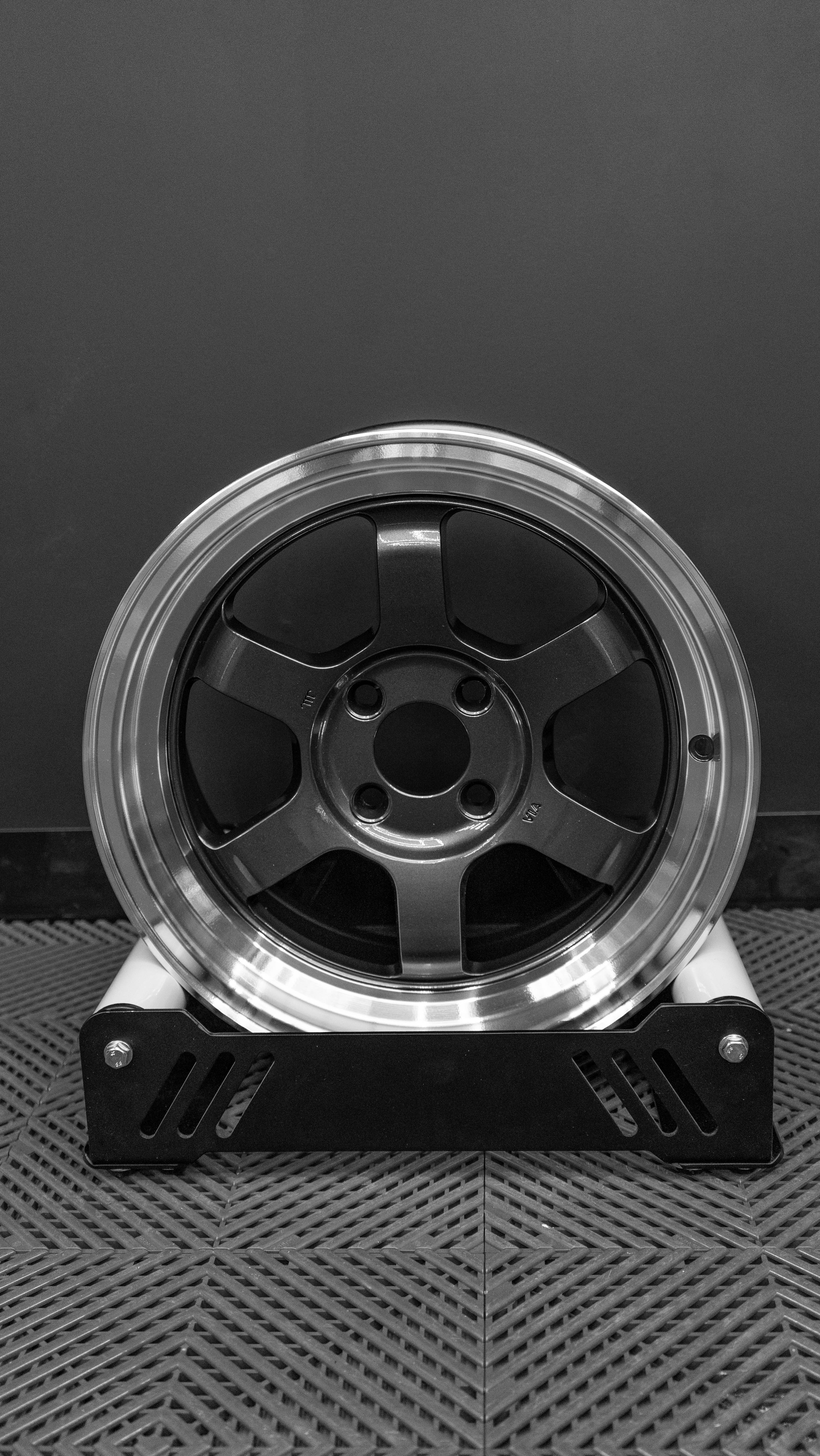 Rota Grid-V, 15 x 7 inch, 4100 PCD, ET20 Gunmetal Polished Lip