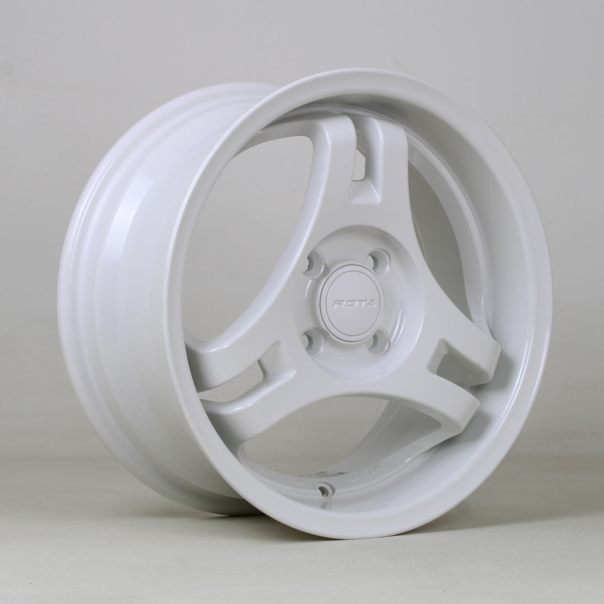 Rota HM3, 15 x 7 inch, 4100 PCD, et40 in White Single Rim