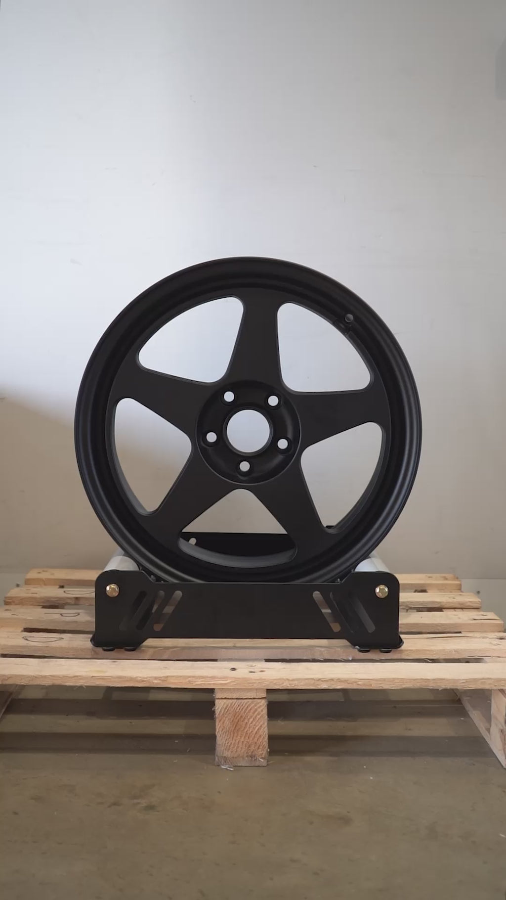 Rota Slip, 15 x 7 inch, 4100 PCD, ET40 Flat Black Variant 2